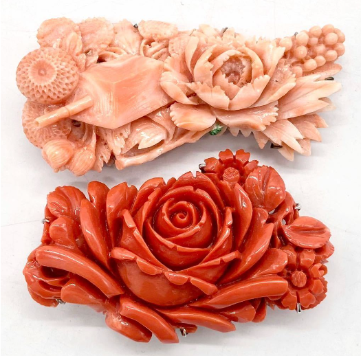 再入荷即納アクセサリー 珊瑚 天然珊瑚 花彫刻 帯留め 重さ約11g その他