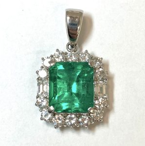 エメラルド　5.03ct　ペンダントトップ