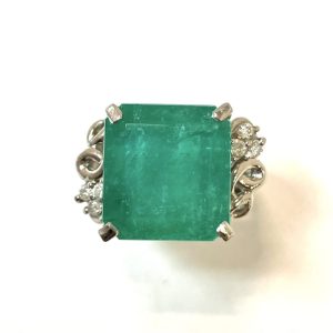 エメラルド　10ct　0.12
