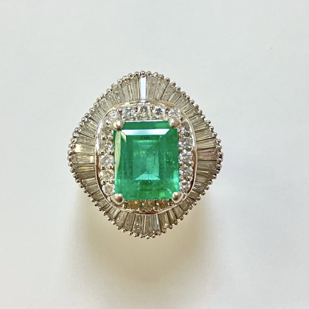 エメラルド　4.08ct　リング