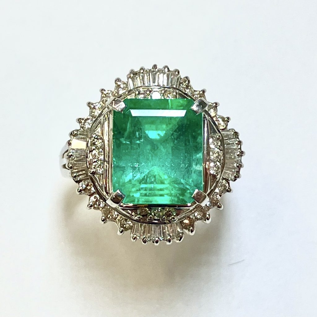 エメラルド　3.4ct　リング
