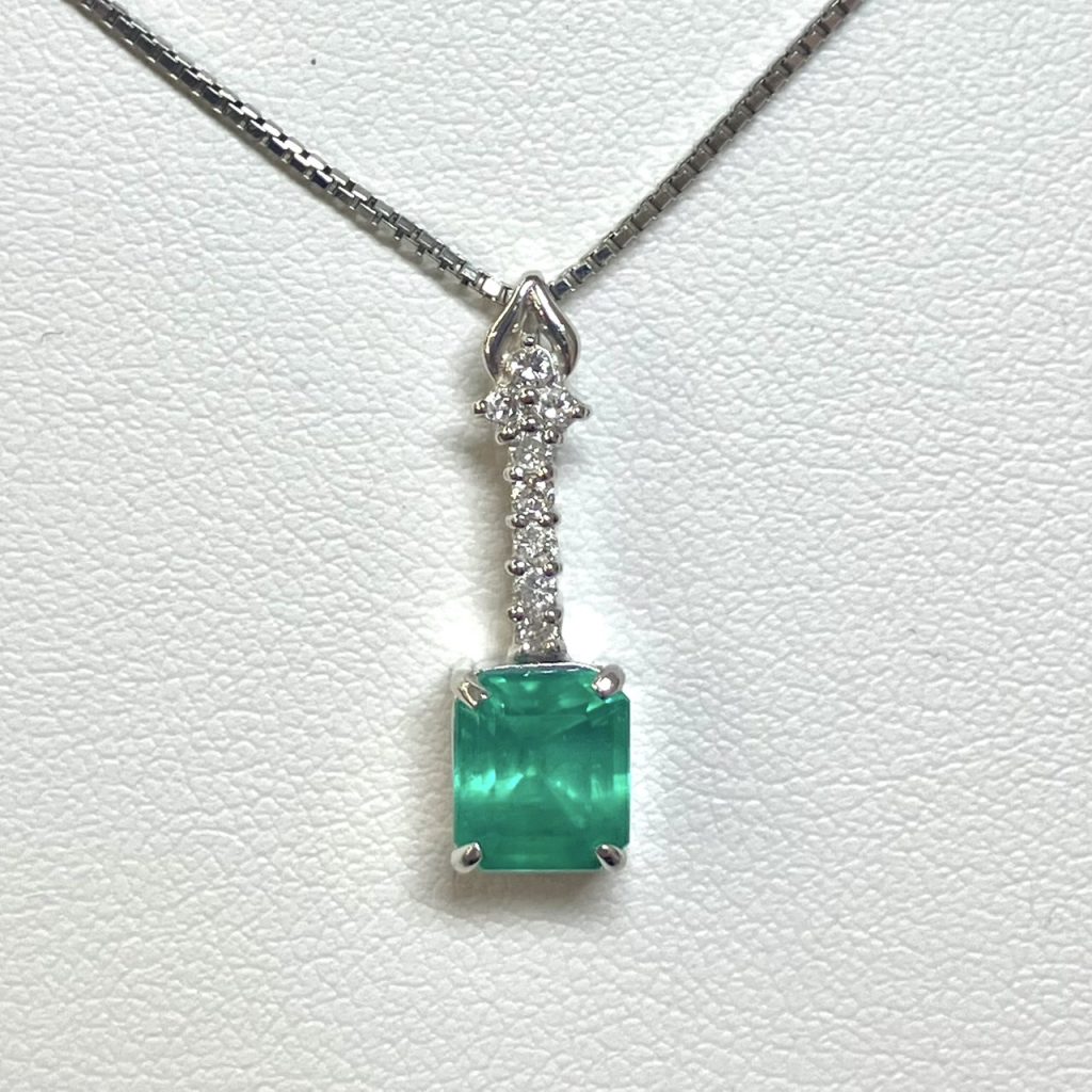 エメラルド　1.76ct　ネックレス