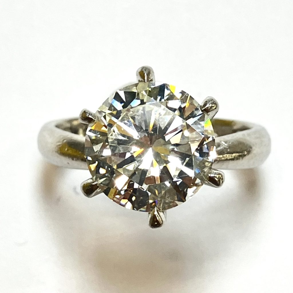 ダイヤ　6.1ct　リング