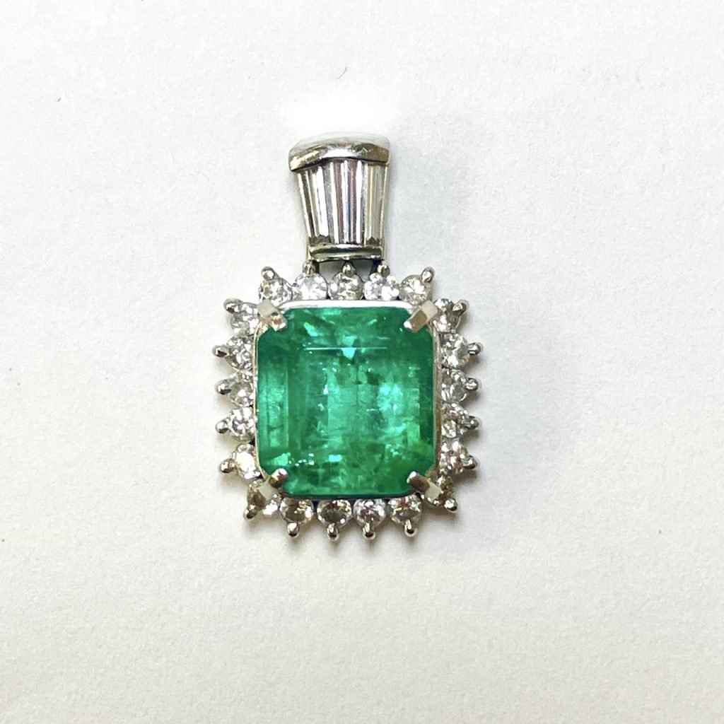 エメラルド　2.68ct　ネックレストップ