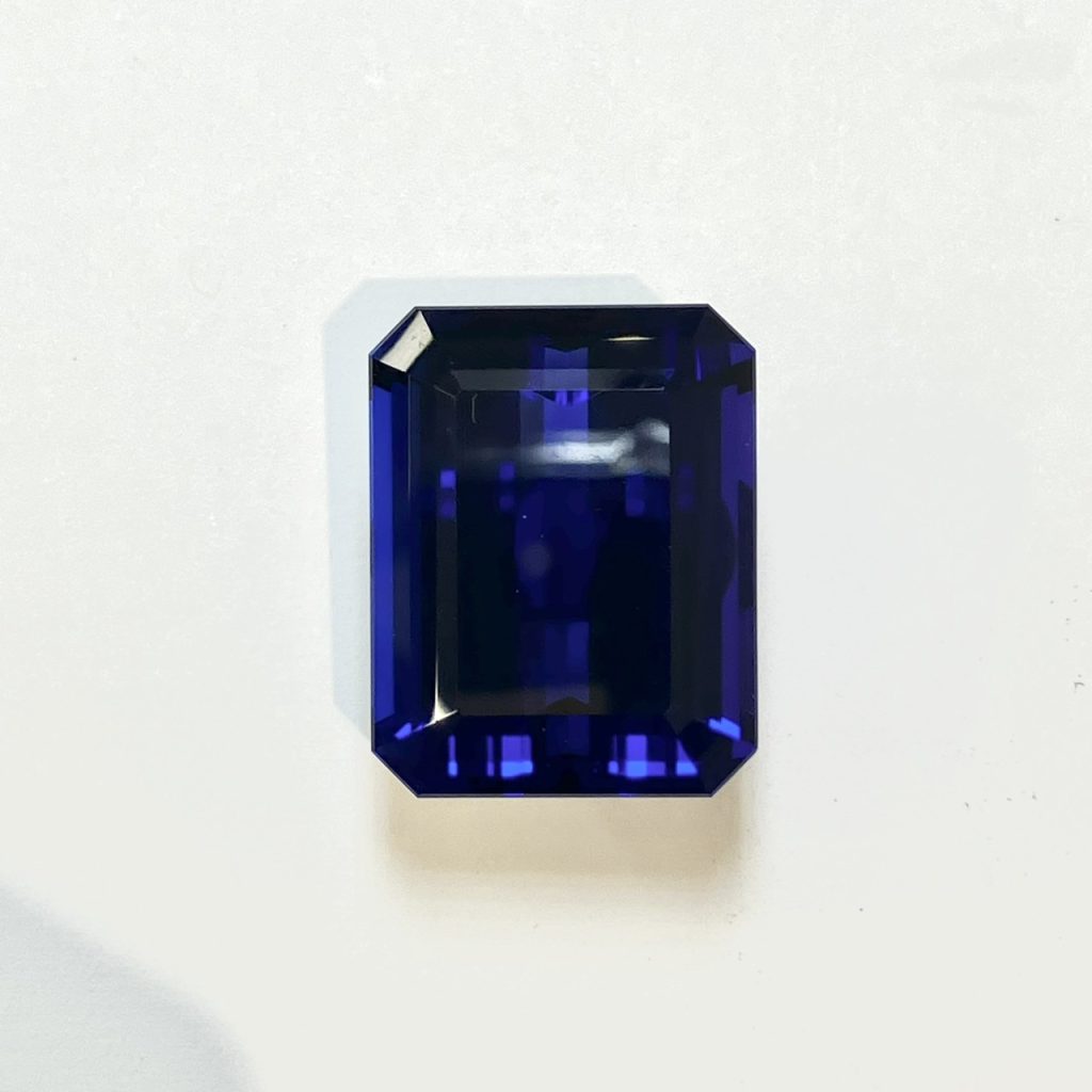 タンザナイト　47.74ct