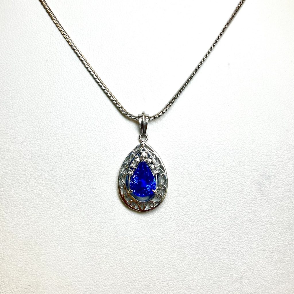サファイア　3.8ct　ネックレス