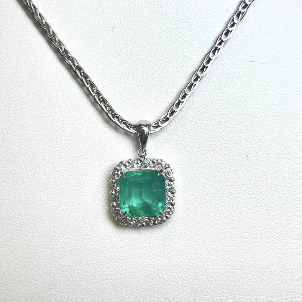 エメラルド　4.43ct　ネックレス