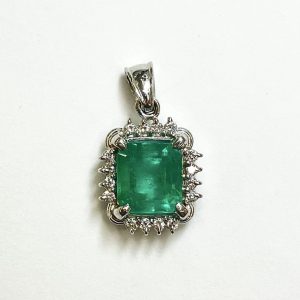 エメラルド　2.82ct　ネックレストップ