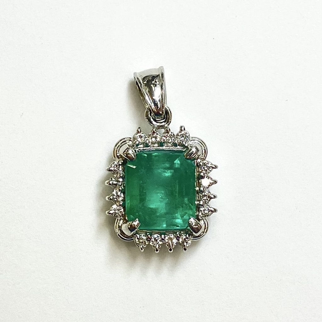 エメラルド　2.82ct　ネックレストップ