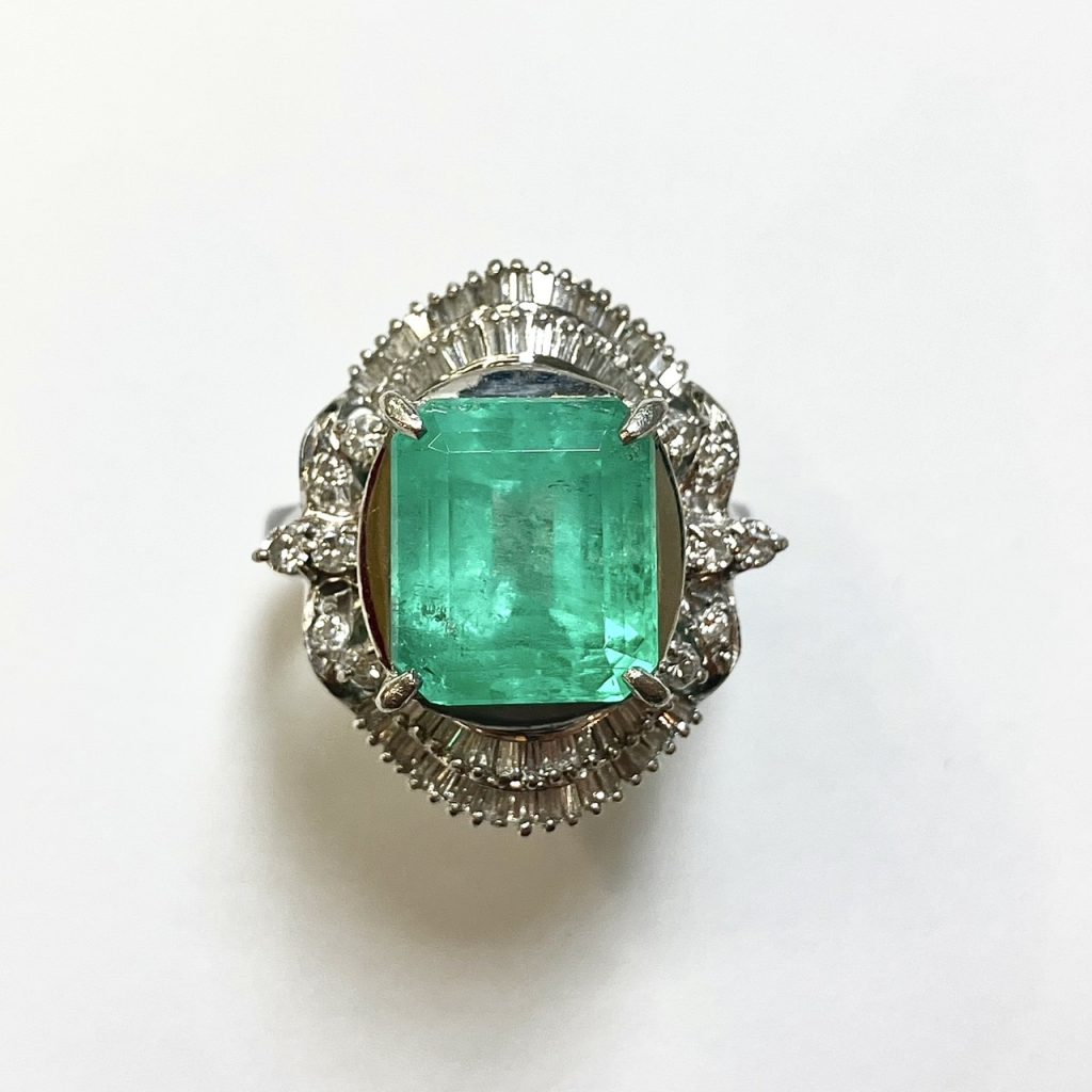 エメラルド　5.68ct　リング