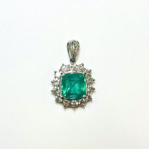 エメラルド　2.96ct　ネックレストップ