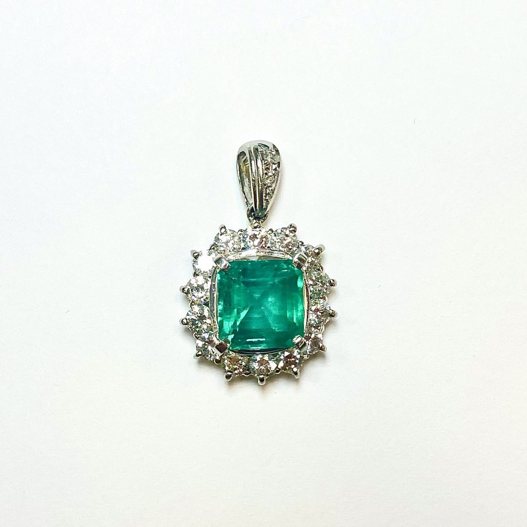 エメラルド　2.96ct　ネックレストップ