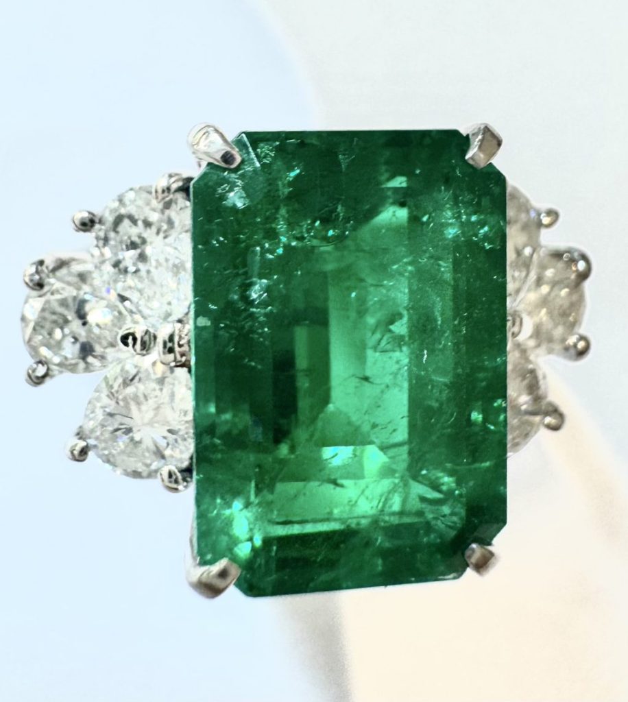 エメラルド　4.13ct　リング