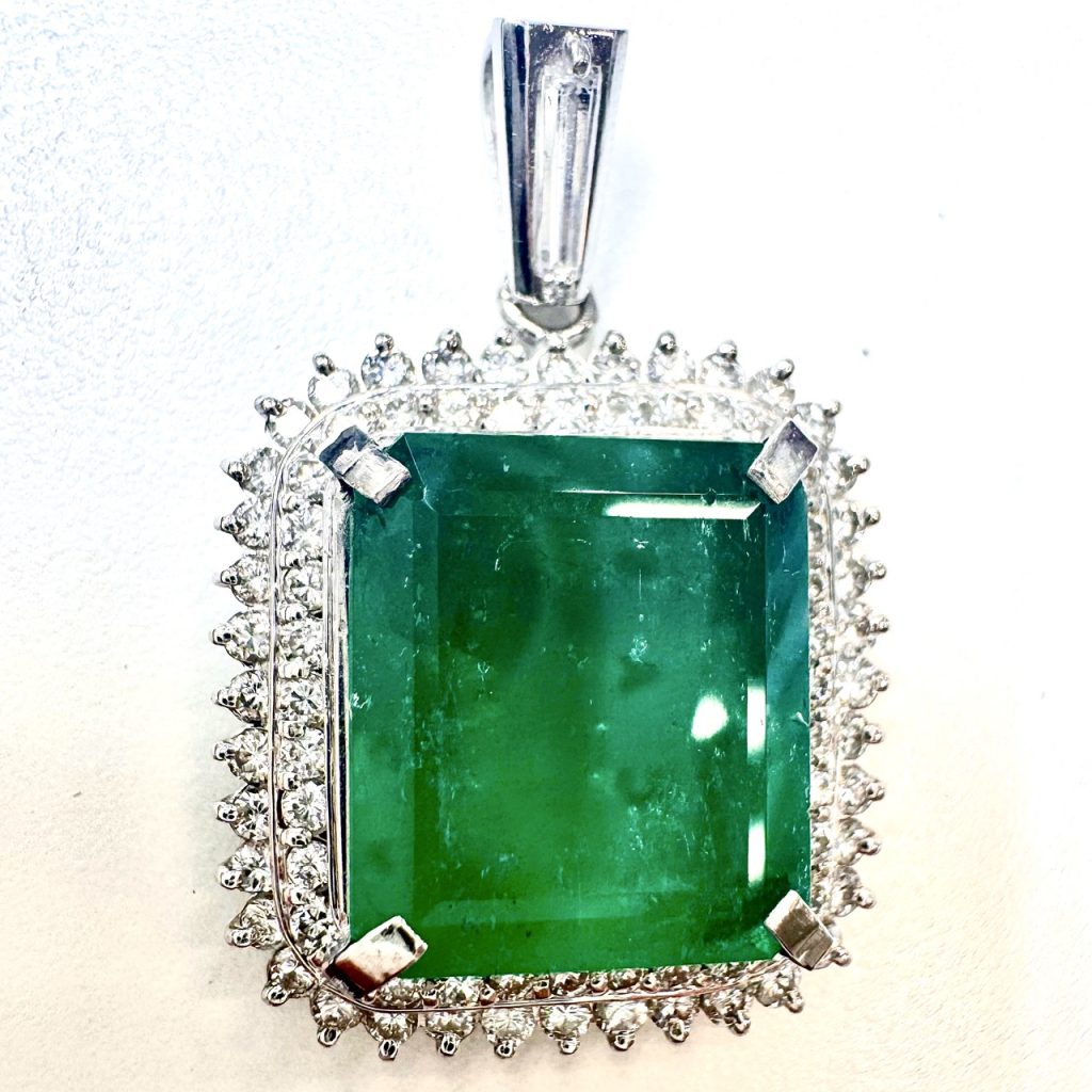 エメラルド　3ct　リング