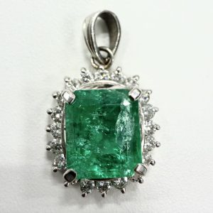 エメラルド　2.69ct　ネックレストップ
