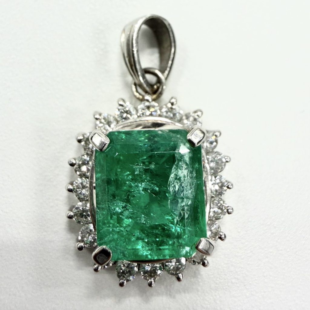 エメラルド　2.69ct　ネックレストップ