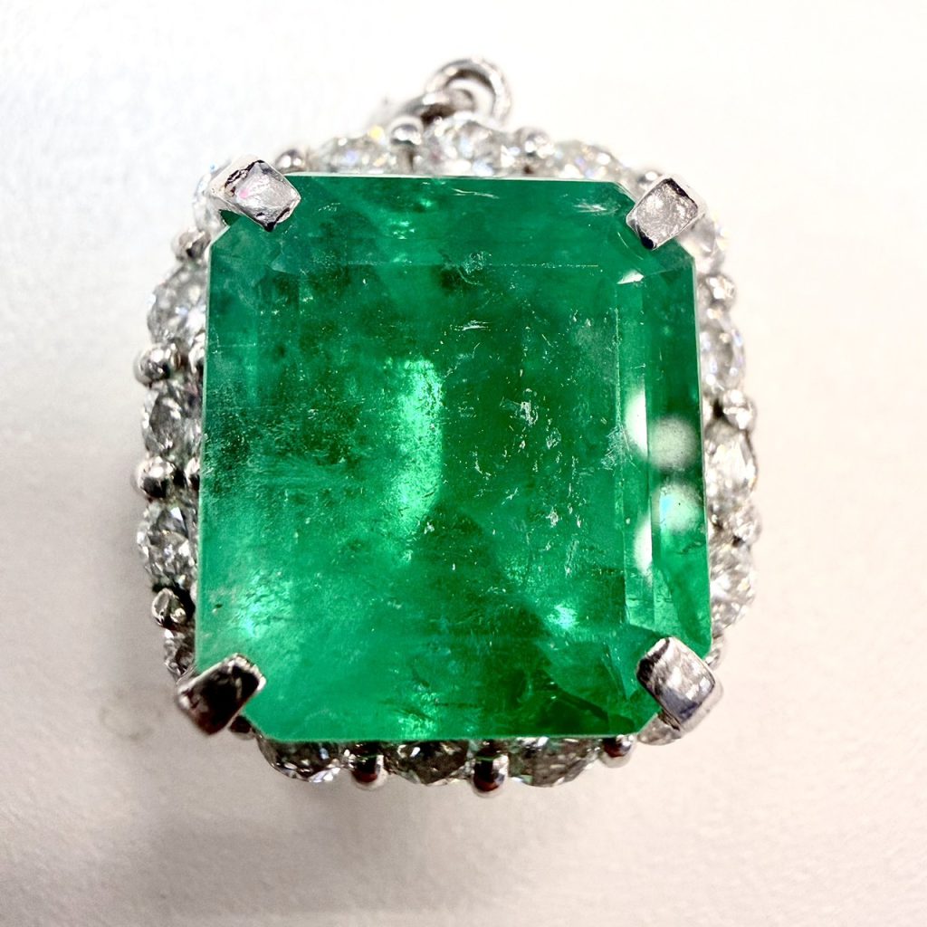 エメラルド　7ct　リング