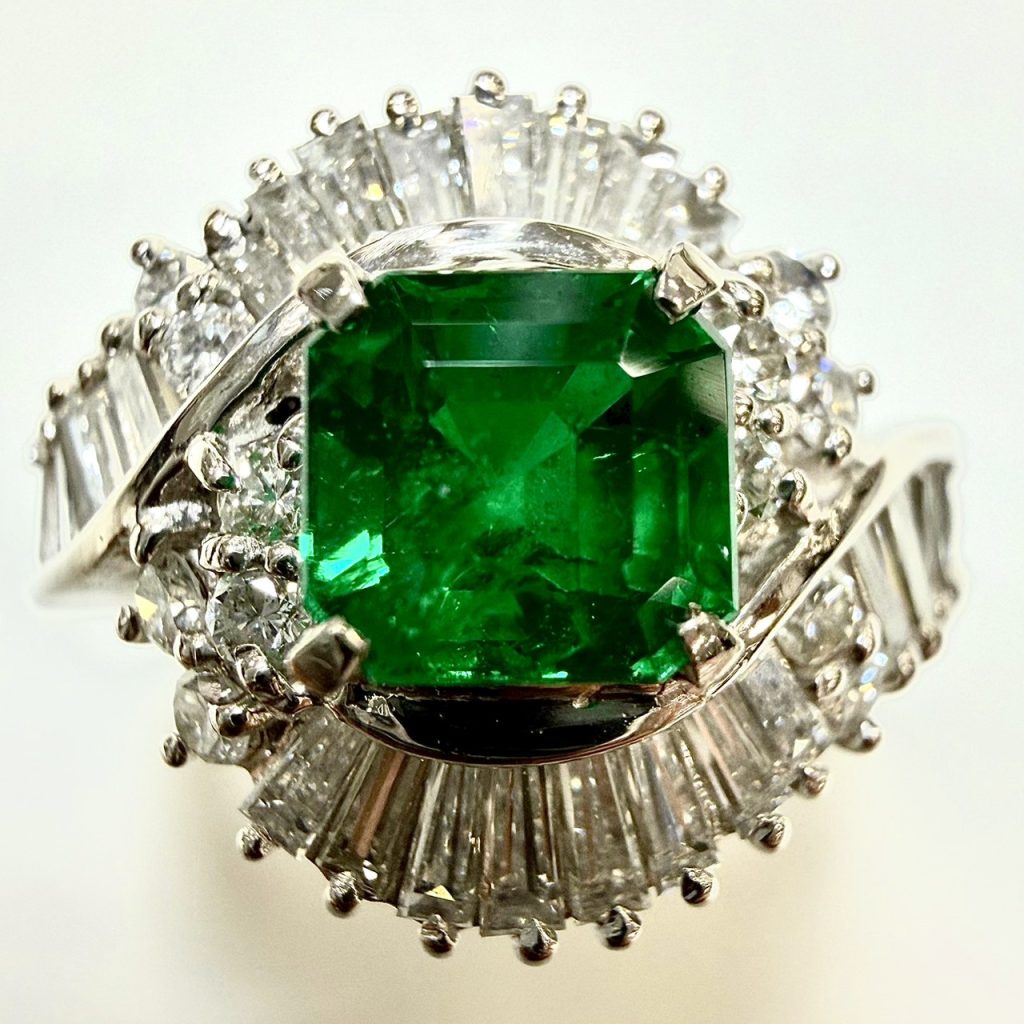 エメラルド　0.83ct　リング