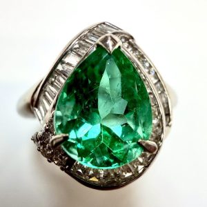 エメラルド　1.8ct　リング