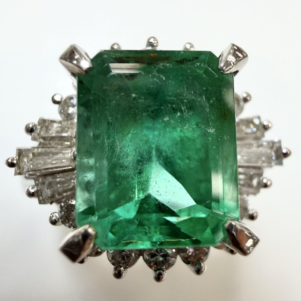 エメラルド　2.02ct　リング