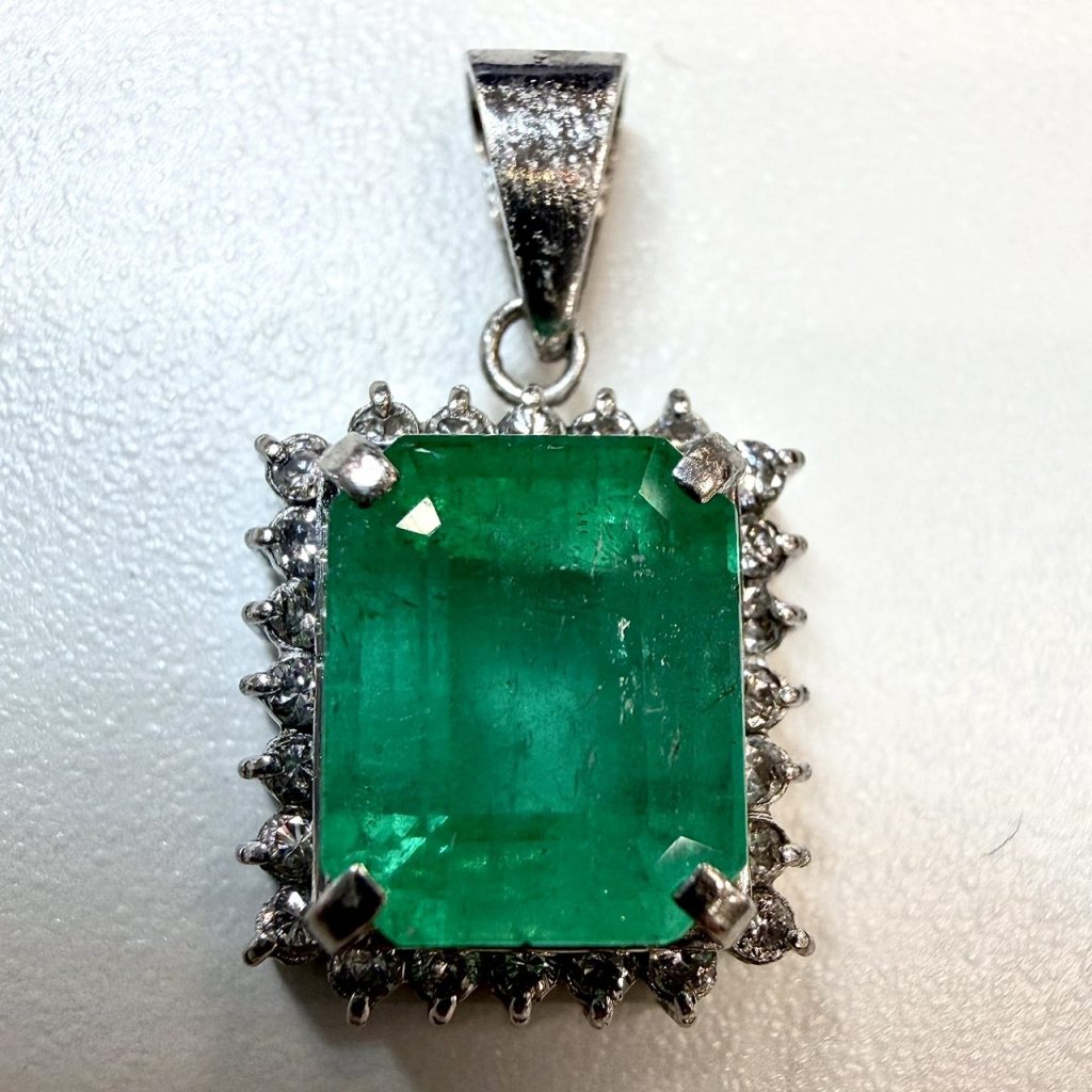 エメラルド　2.35ct　NCトップ