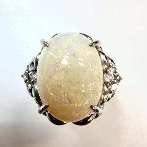 ホワイトオパール　5ct　リング
