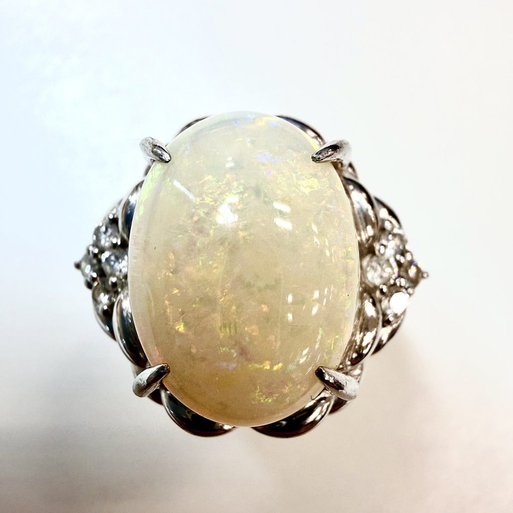 ホワイトオパール　5ct　リング