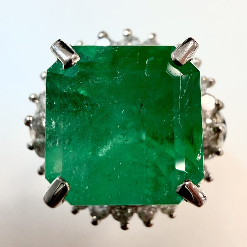エメラルド　4ct　リング