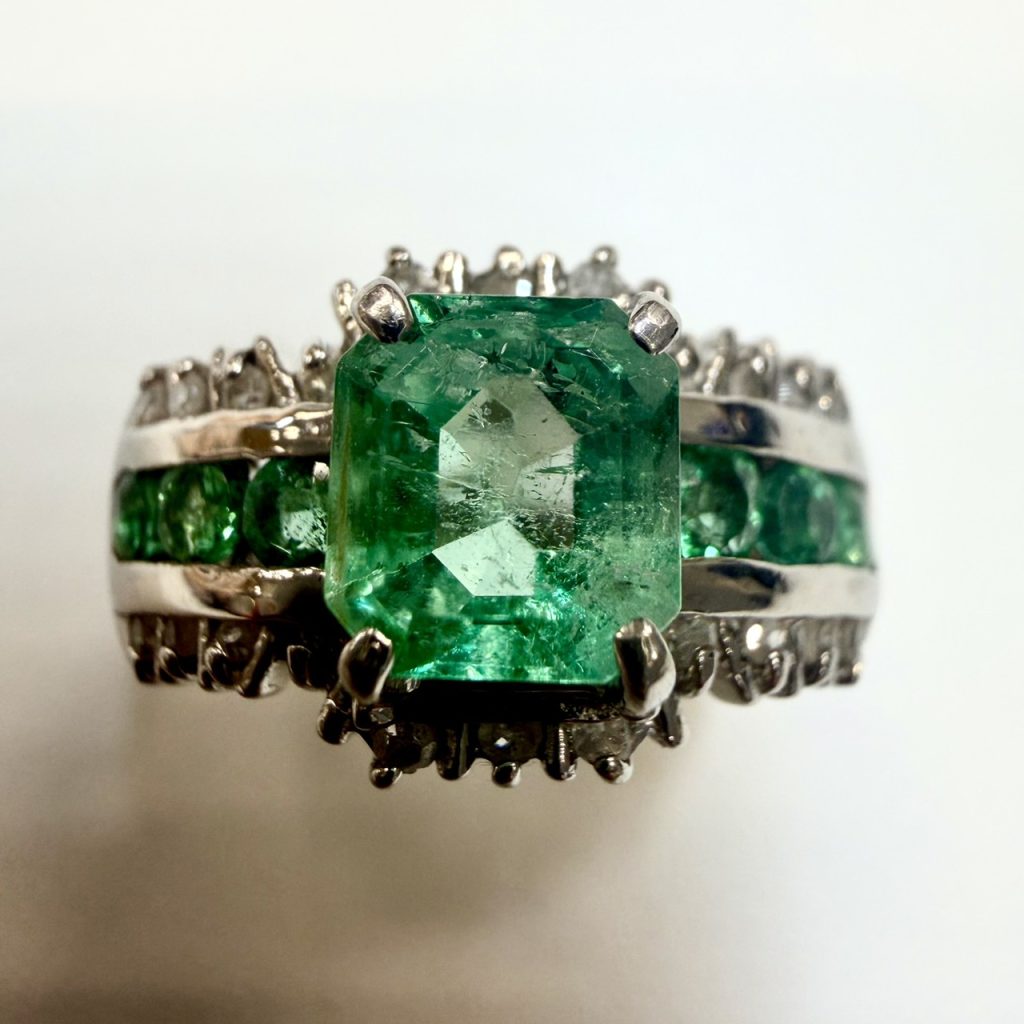 エメラルド　1.5ct　リング
