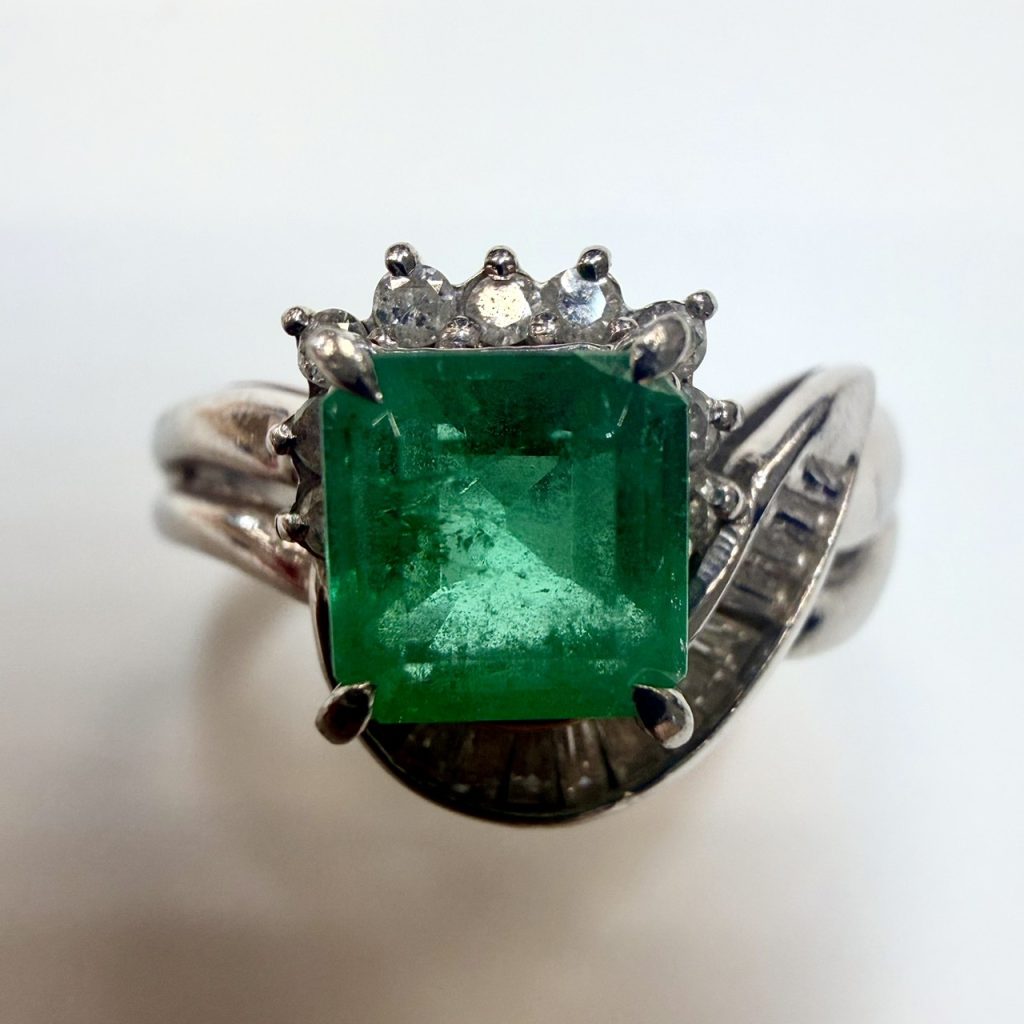 エメラルド　0.86ct　リング