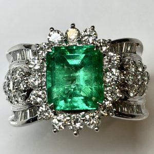 エメラルド　2.84ct　リング
