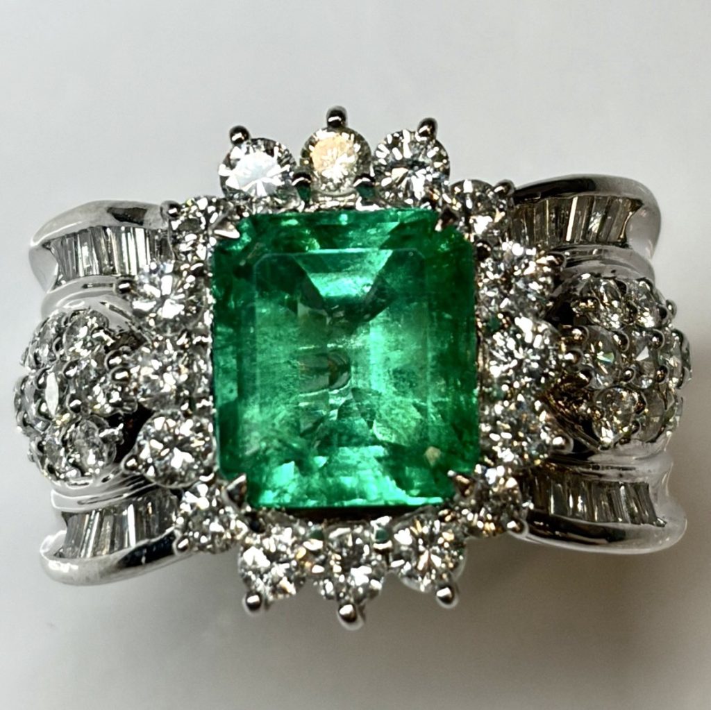 エメラルド　2.84ct　リング